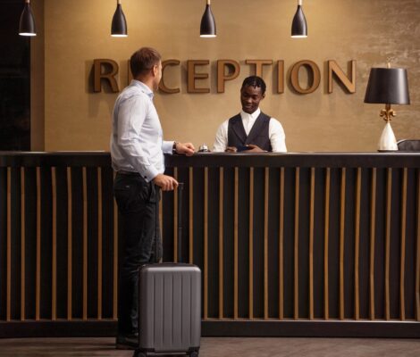 چرا باید در دوره آموزش هتلداری شرکت کنیم؟